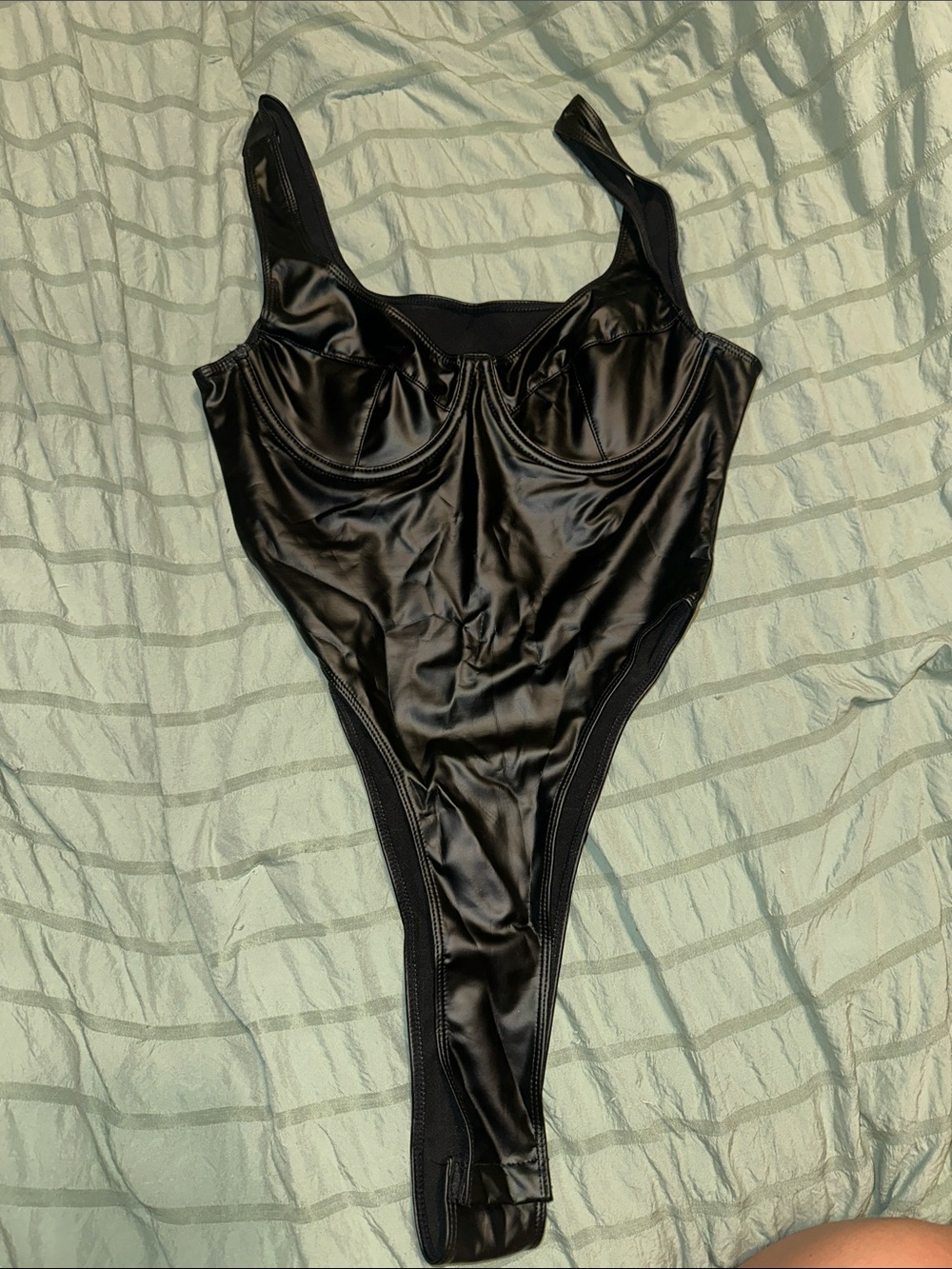 SHEIN Black Faux Leather Underwire High-Cut Bodysuit